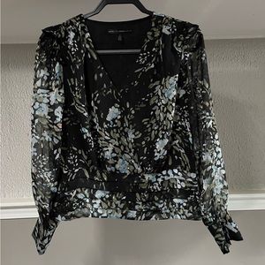EUC WHBM Sz 8 beautiful lined top w, shimmers of gold specks. Great detail.